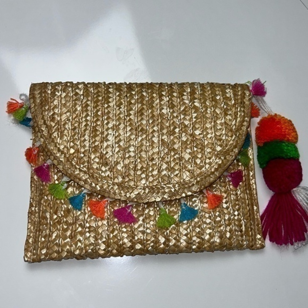Shiraleah Chicago wheat‎ straw clutch